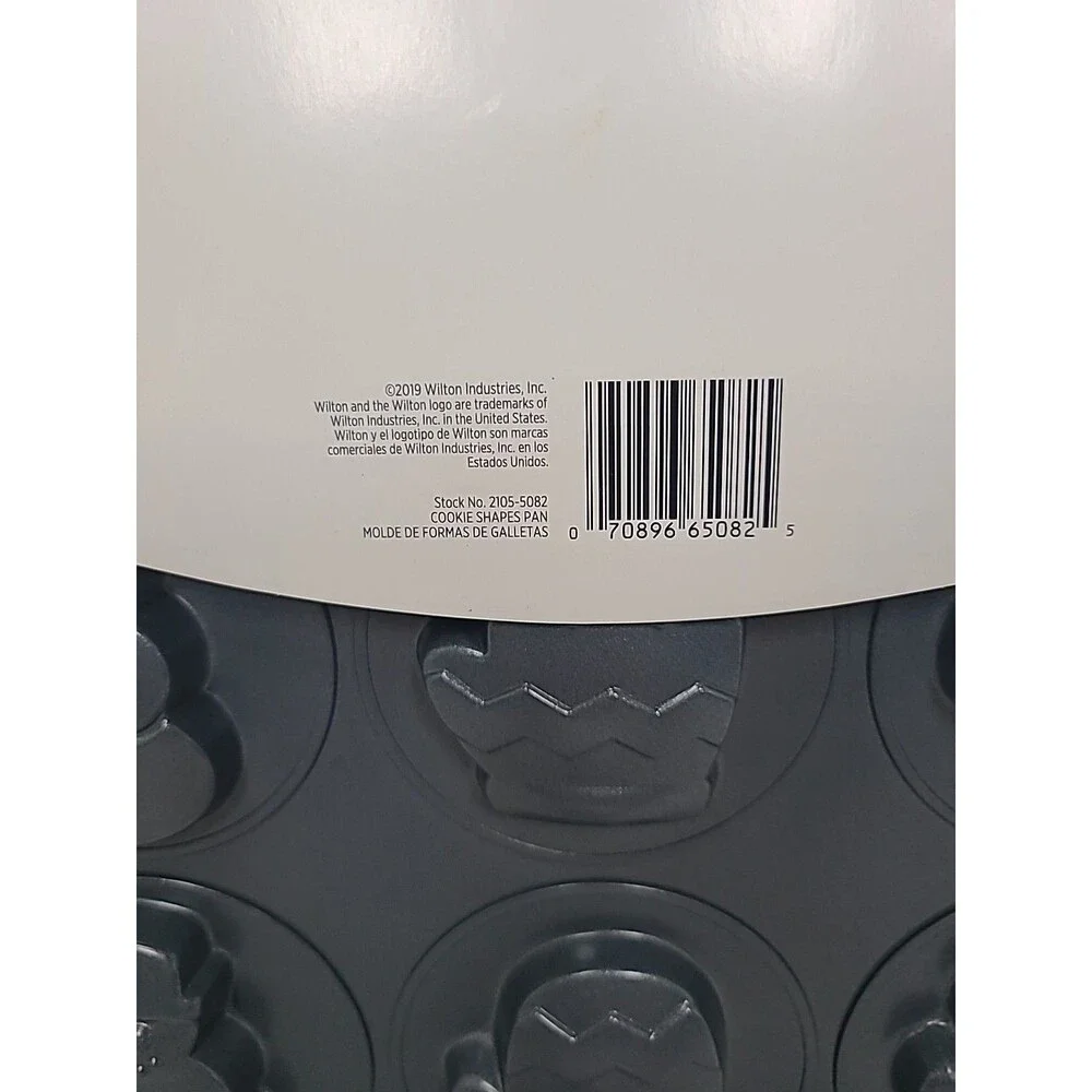 Wilton Treats Made Simple Non-Stick Christmas Cookie Shape Pan 12 Cavities 16.5